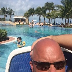 Meet your Posher, Charles